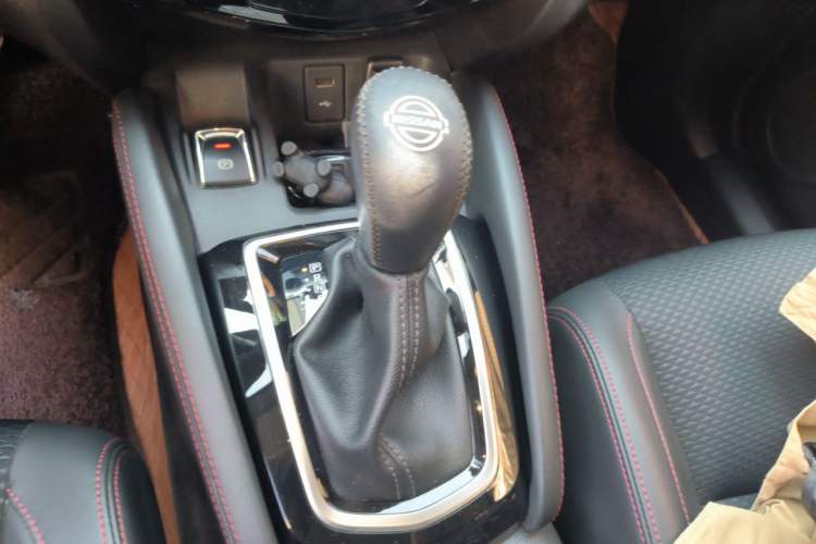 Used Nissan Qashqai 2019 2.0L CVT Luxury Edition Gear Lever