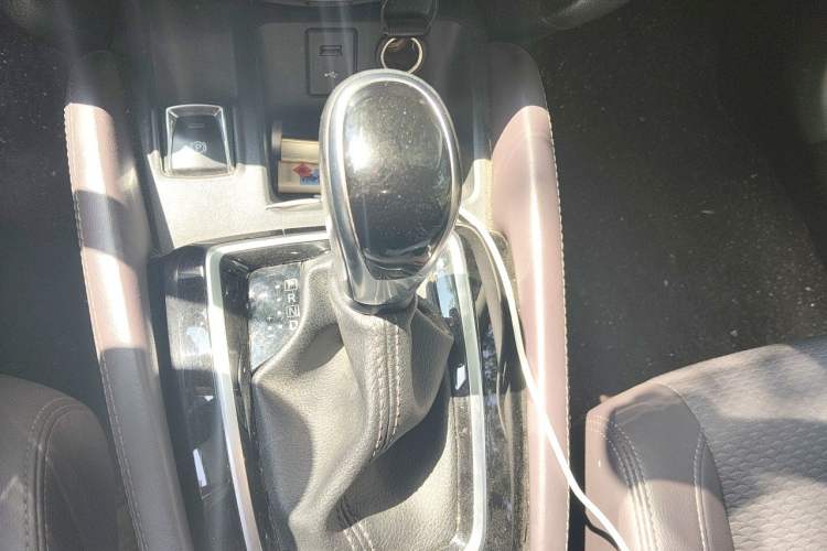 Used Nissan Qashqai 2019 2.0L CVT Luxury Edition Gear Lever
