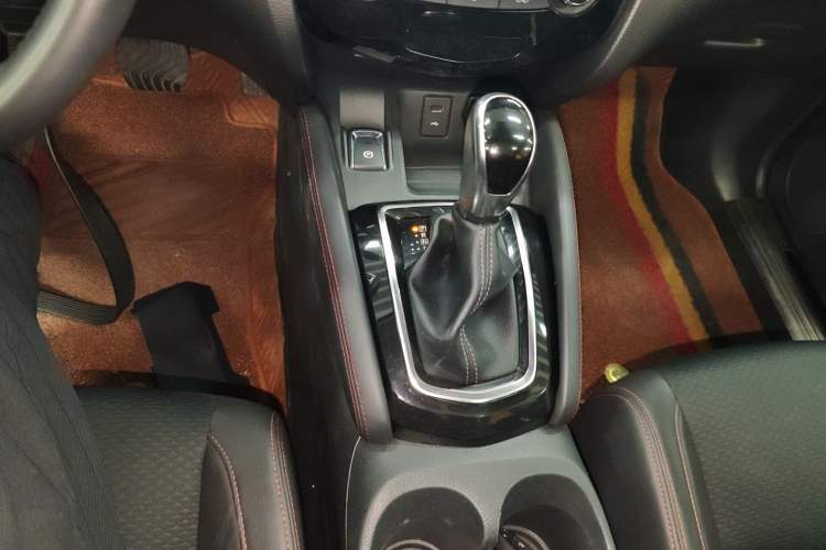 Used Nissan Qashqai 2019 2.0L CVT Luxury Edition Gear Lever