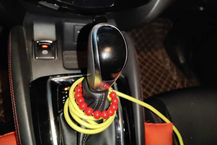 Used Nissan Qashqai 2019 2.0L CVT Luxury Edition Gear Lever