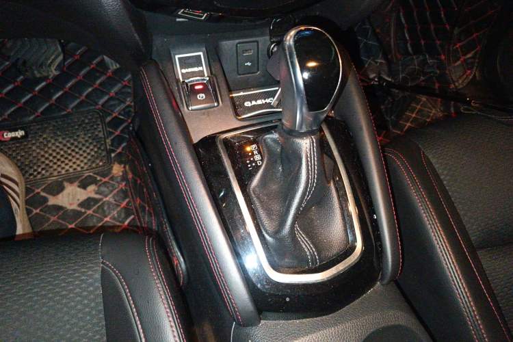 Used Nissan Qashqai 2019 2.0L CVT Luxury Edition Gear Lever