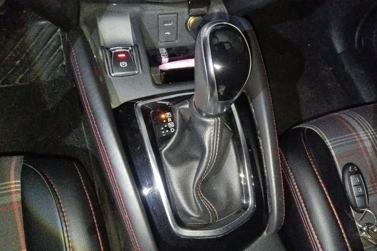 Used Nissan Qashqai 2019 2.0L CVT Luxury Edition Gear Lever