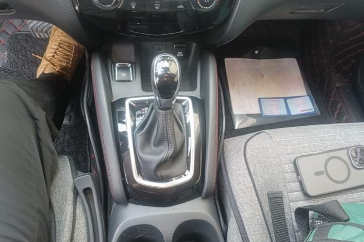 Used Nissan Qashqai 2019 2.0L CVT Luxury Edition Gear Lever