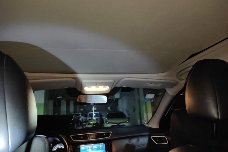 Used Nissan Qashqai 2019 2.0L CVT Luxury Edition Headliner
