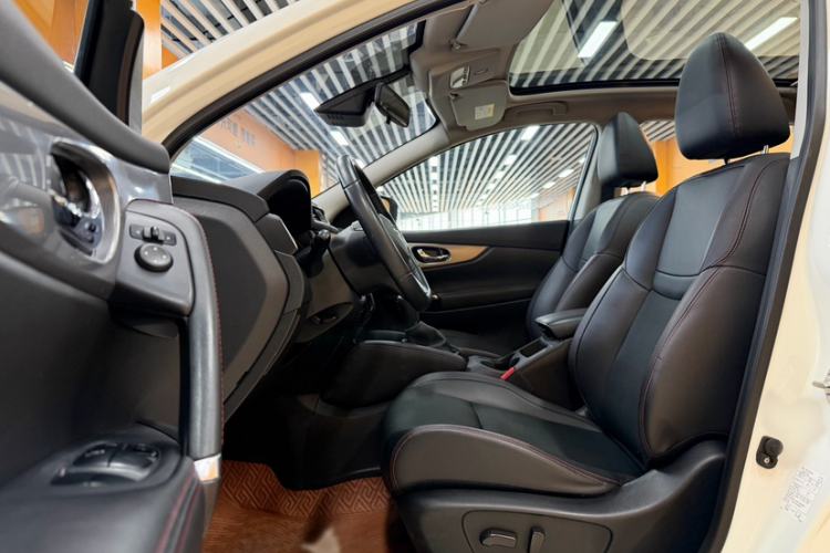 Used Nissan Qashqai 2019 2.0L CVT Luxury Edition Interior 1