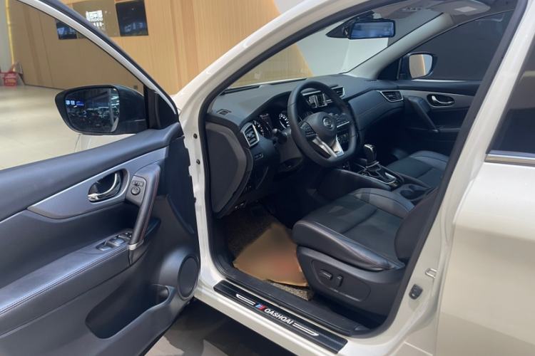 Used Nissan Qashqai 2019 2.0L CVT Luxury Edition Interior 12