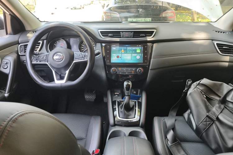 Used Nissan Qashqai 2019 2.0L CVT Luxury Edition Interior 2