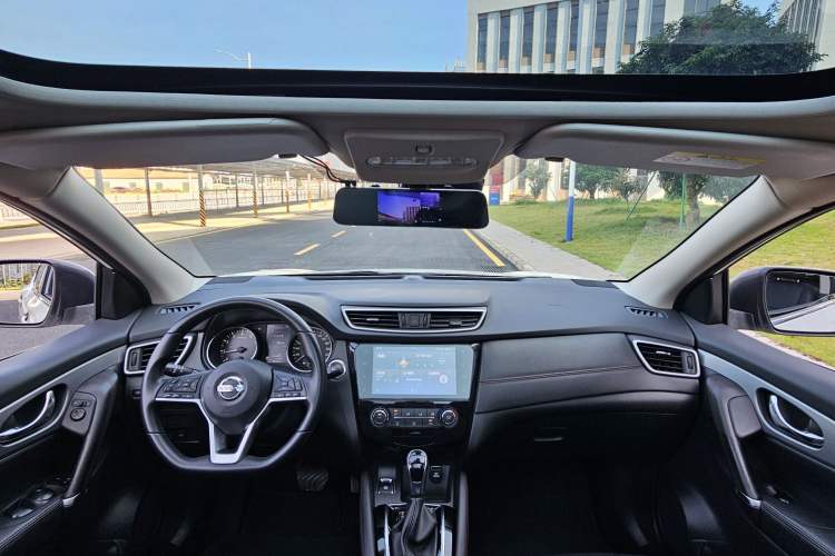 Used Nissan Qashqai 2019 2.0L CVT Luxury Edition Interior 2