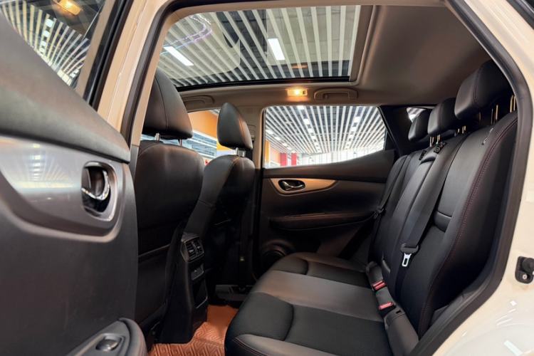 Used Nissan Qashqai 2019 2.0L CVT Luxury Edition Interior 2