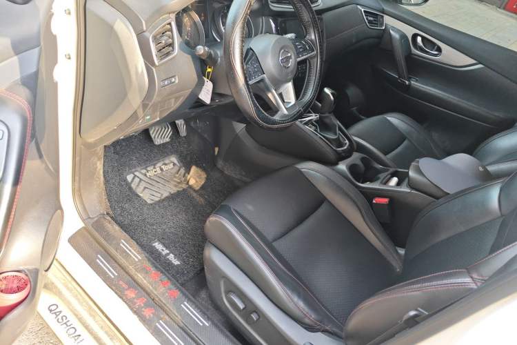 Used Nissan Qashqai 2019 2.0L CVT Luxury Edition Interior 3