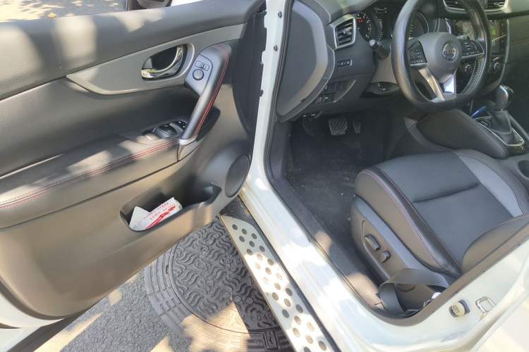 Used Nissan Qashqai 2019 2.0L CVT Luxury Edition Interior 3