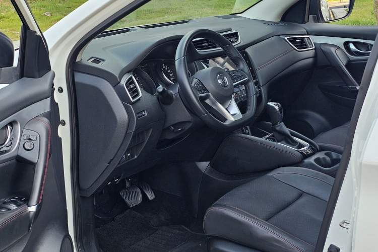 Used Nissan Qashqai 2019 2.0L CVT Luxury Edition Interior 3