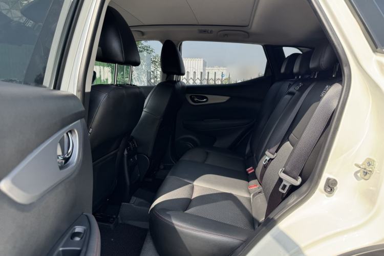 Used Nissan Qashqai 2019 2.0L CVT Luxury Edition Interior 3