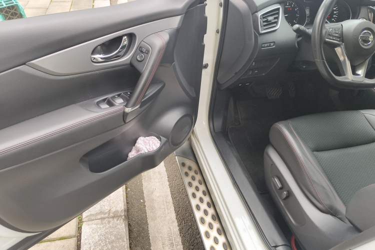 Used Nissan Qashqai 2019 2.0L CVT Luxury Edition Interior 3