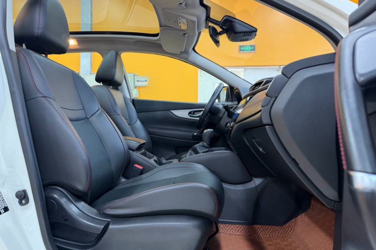 Used Nissan Qashqai 2019 2.0L CVT Luxury Edition Interior 3