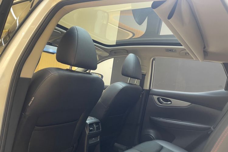 Used Nissan Qashqai 2019 2.0L CVT Luxury Edition Interior 3