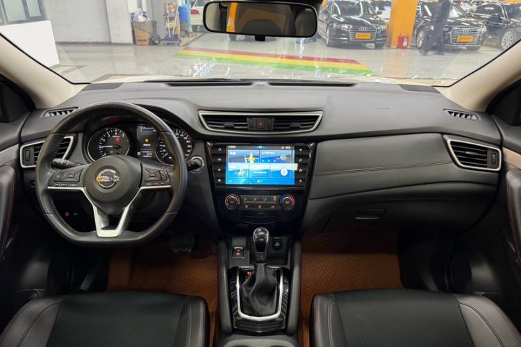 Used Nissan Qashqai 2019 2.0L CVT Luxury Edition Interior 4