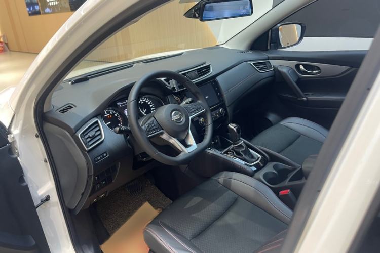 Used Nissan Qashqai 2019 2.0L CVT Luxury Edition Interior 5