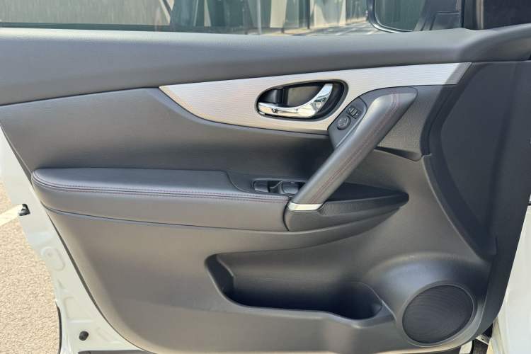 Used Nissan Qashqai 2019 2.0L CVT Luxury Edition Interior 6