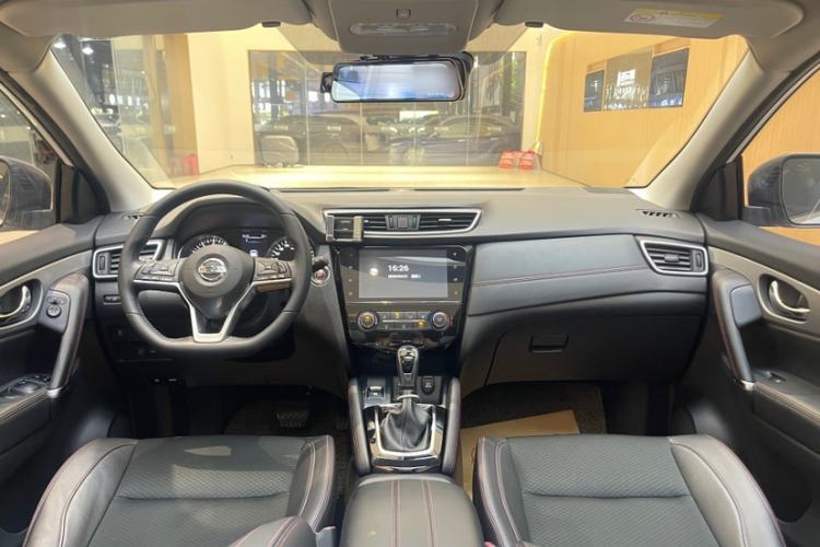 Used Nissan Qashqai 2019 2.0L CVT Luxury Edition Interior 6