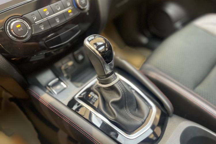 Used Nissan Qashqai 2019 2.0L CVT Luxury Edition Interior 8
