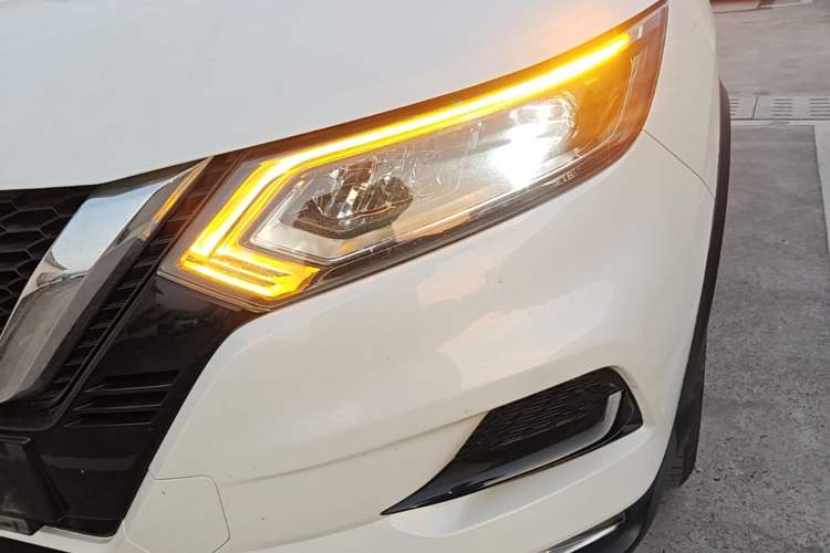 Used Nissan Qashqai 2019 2.0L CVT Luxury Edition Left Front Headlight