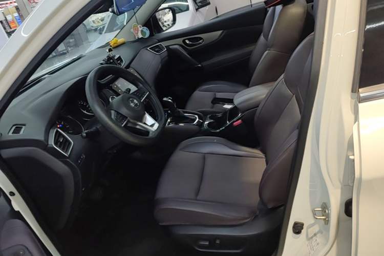 Used Nissan Qashqai 2019 2.0L CVT Luxury Edition Left Front Seat