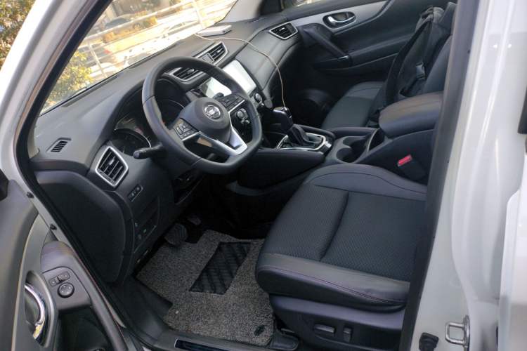 Used Nissan Qashqai 2019 2.0L CVT Luxury Edition Left Front Seat