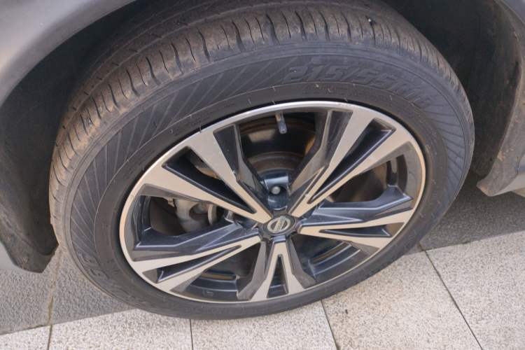 Used Nissan Qashqai 2019 2.0L CVT Luxury Edition Left Front Wheel Hub