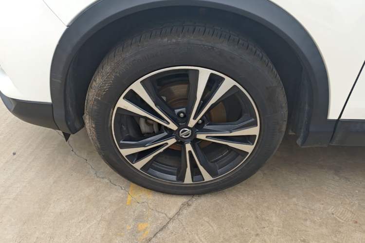 Used Nissan Qashqai 2019 2.0L CVT Luxury Edition Left Front Wheel Hub