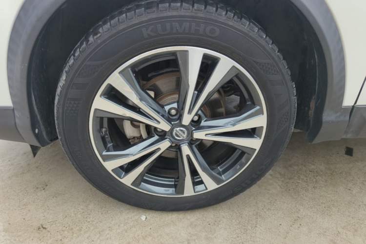 Used Nissan Qashqai 2019 2.0L CVT Luxury Edition Left Front Wheel Hub