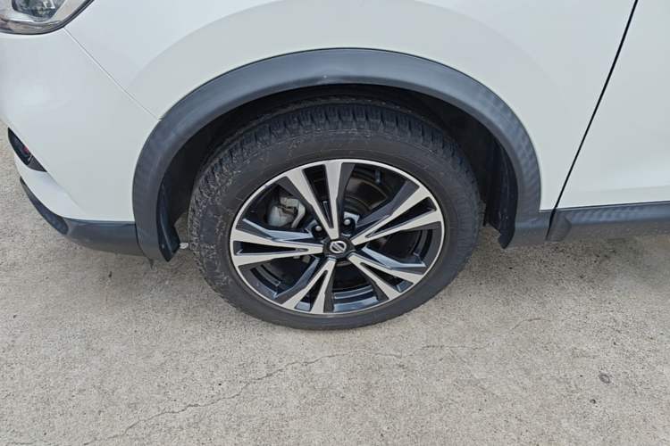 Used Nissan Qashqai 2019 2.0L CVT Luxury Edition Left Front Wheel Hub