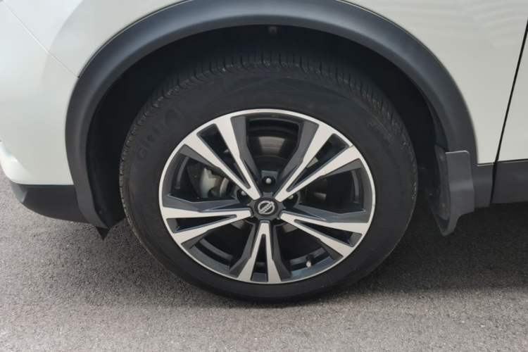 Used Nissan Qashqai 2019 2.0L CVT Luxury Edition Left Front Wheel Hub