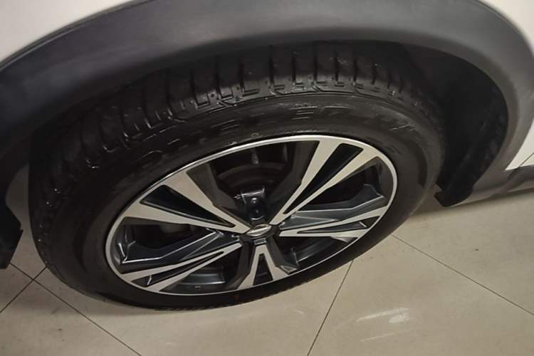 Used Nissan Qashqai 2019 2.0L CVT Luxury Edition Left Front Wheel Hub