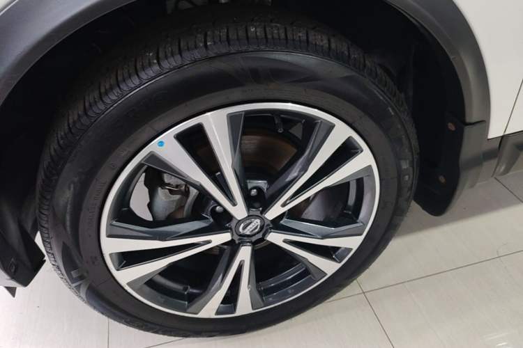 Used Nissan Qashqai 2019 2.0L CVT Luxury Edition Left Front Wheel Hub