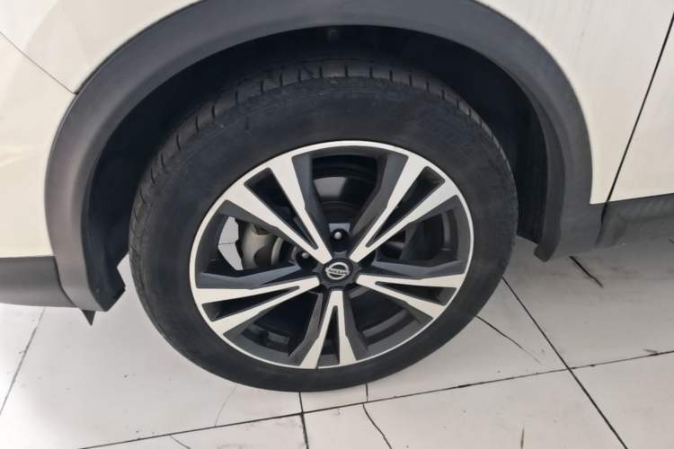 Used Nissan Qashqai 2019 2.0L CVT Luxury Edition Left Front Wheel Hub