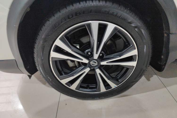 Used Nissan Qashqai 2019 2.0L CVT Luxury Edition Left Front Wheel Hub
