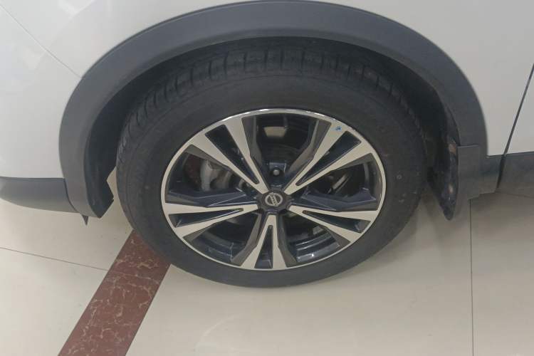 Used Nissan Qashqai 2019 2.0L CVT Luxury Edition Left Front Wheel Hub