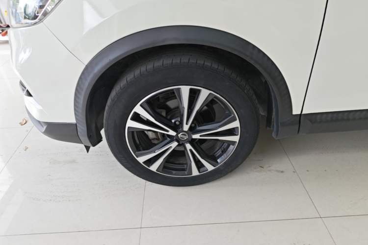 Used Nissan Qashqai 2019 2.0L CVT Luxury Edition Left Front Wheel Hub