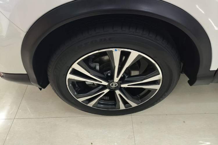 Used Nissan Qashqai 2019 2.0L CVT Luxury Edition Left Front Wheel Hub