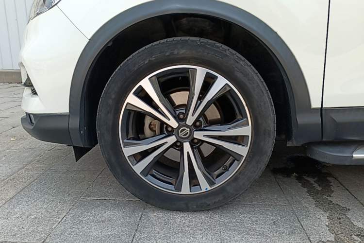 Used Nissan Qashqai 2019 2.0L CVT Luxury Edition Left Front Wheel Hub