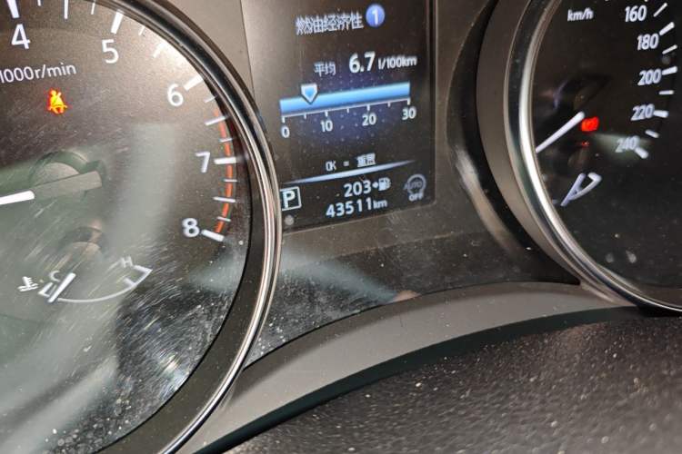 Used Nissan Qashqai 2019 2.0L CVT Luxury Edition Odometer Close Up