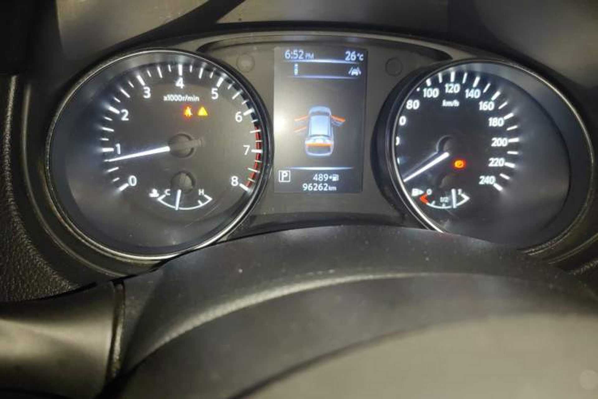 Used Nissan Qashqai 2019 2.0L CVT Luxury Edition Odometer Close Up