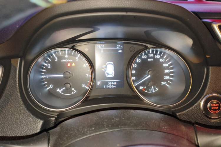Used Nissan Qashqai 2019 2.0L CVT Luxury Edition Odometer Close Up