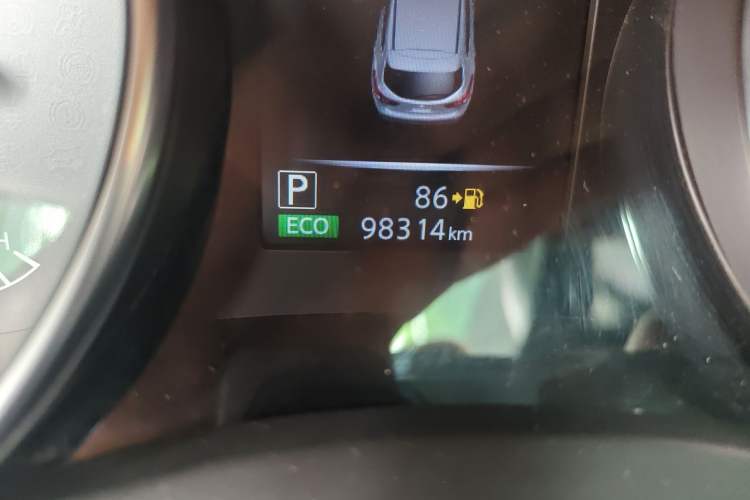 Used Nissan Qashqai 2019 2.0L CVT Luxury Edition Odometer Close Up
