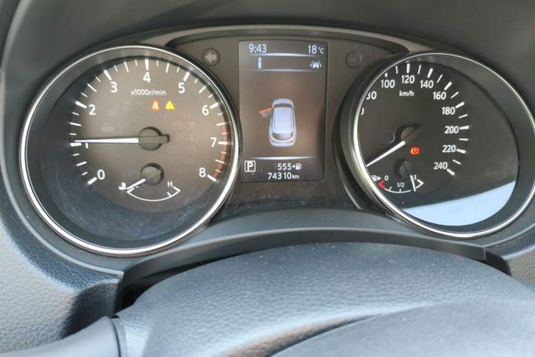 Used Nissan Qashqai 2019 2.0L CVT Luxury Edition Odometer Close Up