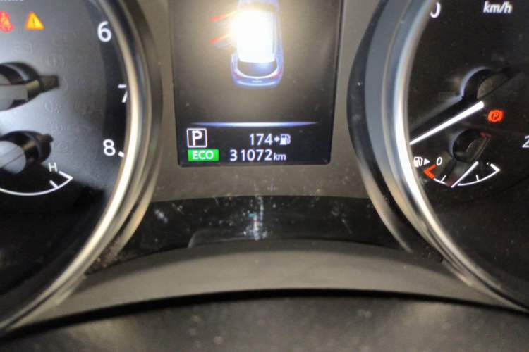 Used Nissan Qashqai 2019 2.0L CVT Smart Enjoyment Version Odometer Close Up