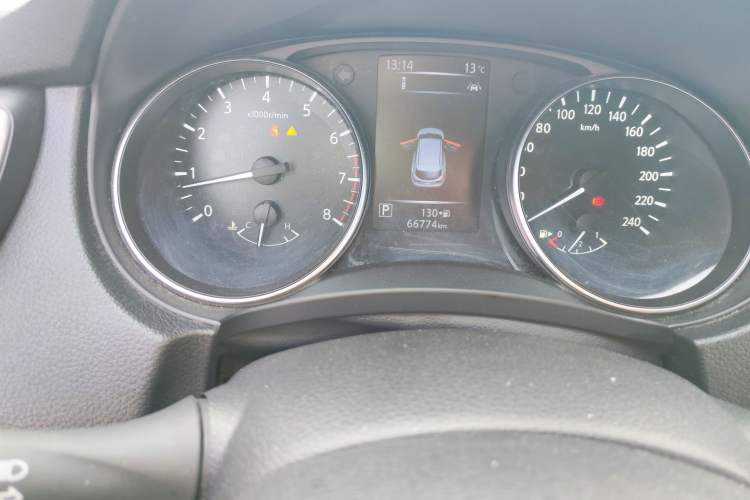 Used Nissan Qashqai 2019 2.0L CVT Luxury Edition Odometer Close Up