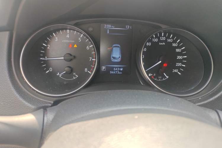 Used Nissan Qashqai 2019 2.0L CVT Luxury Edition Odometer Close Up