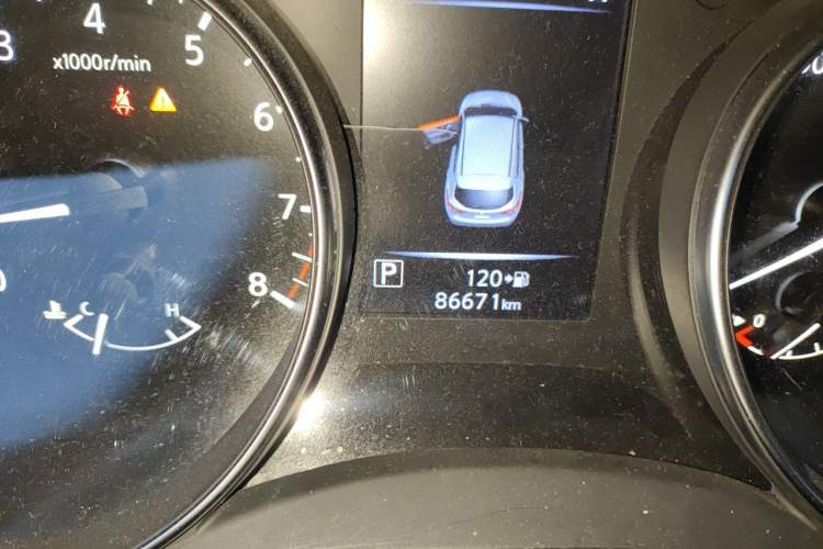 Used Nissan Qashqai 2019 2.0L CVT Luxury Edition Odometer Close Up